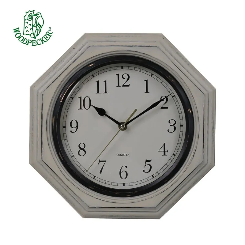 Jam Dinding Kayu Usang Pedesaan